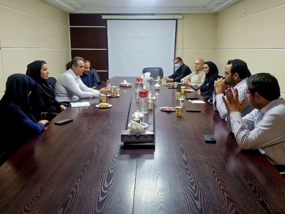 نشست  مدیر رفاه و سلامت دانشگاه علوم پزشکی تهران با مسئولان بیمارستان روزبه