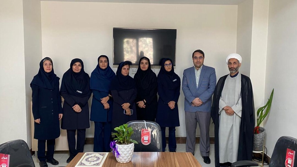 حضور نماینده نهاد رهبری در بیمارستان روزبه به مناسبت روز پرستار