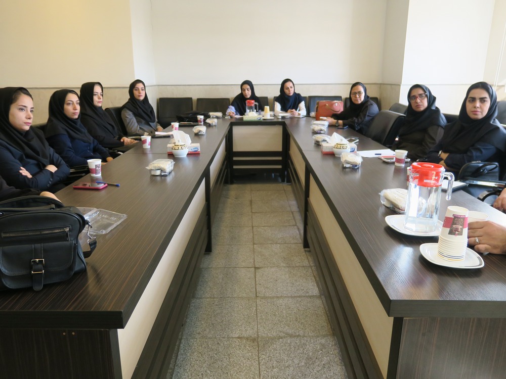 برگزاری نشست بزرگداشت هفته سلامت روان در بیمارستان روزبه